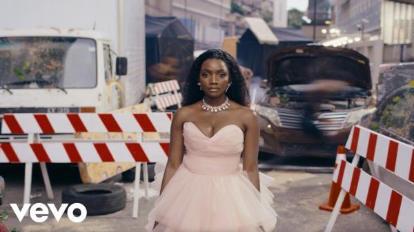 VIDEO: Simi - Stranger